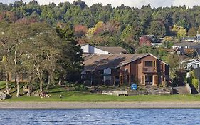 Cascades Lakefront Motel